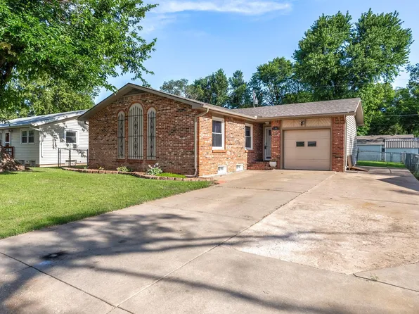 608 W 7th St, Haysville, KS 67060