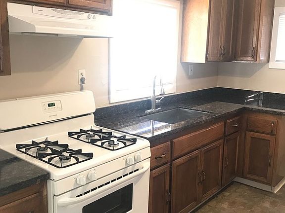 4th image of 9308 Thermal St