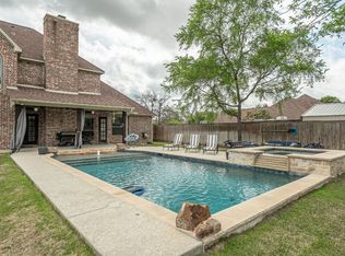 105 Bent Oak Dr, Aubrey, TX 76227