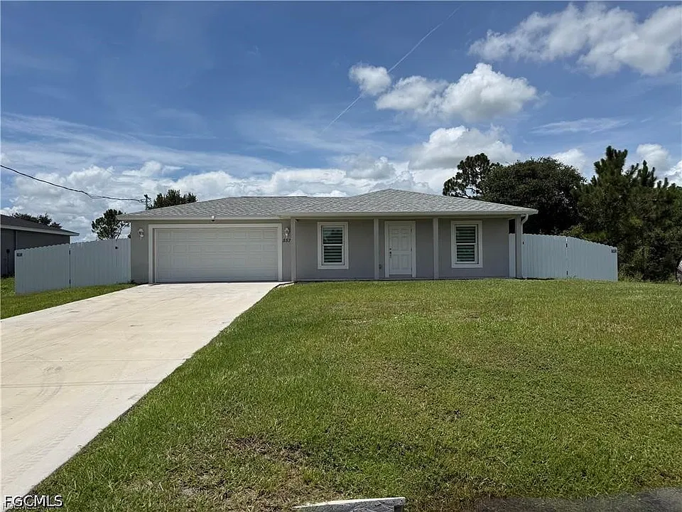 557 Oakshire Ln