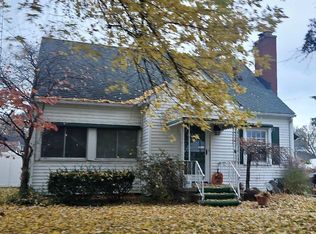 5916 Oakwood St, Monroe, MI 48161