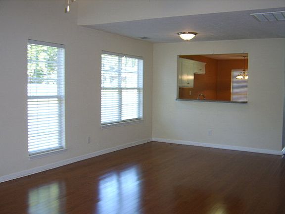 4th image of 120 Kendallwood Ct