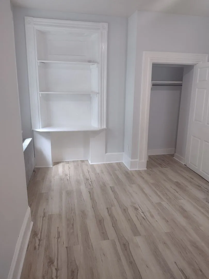233 W Queen Lane — Photo 4