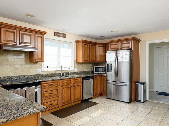 3rd image of 249 Pleasantdale Rd
