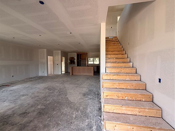 3rd image of 1902 N Double Springs Rd