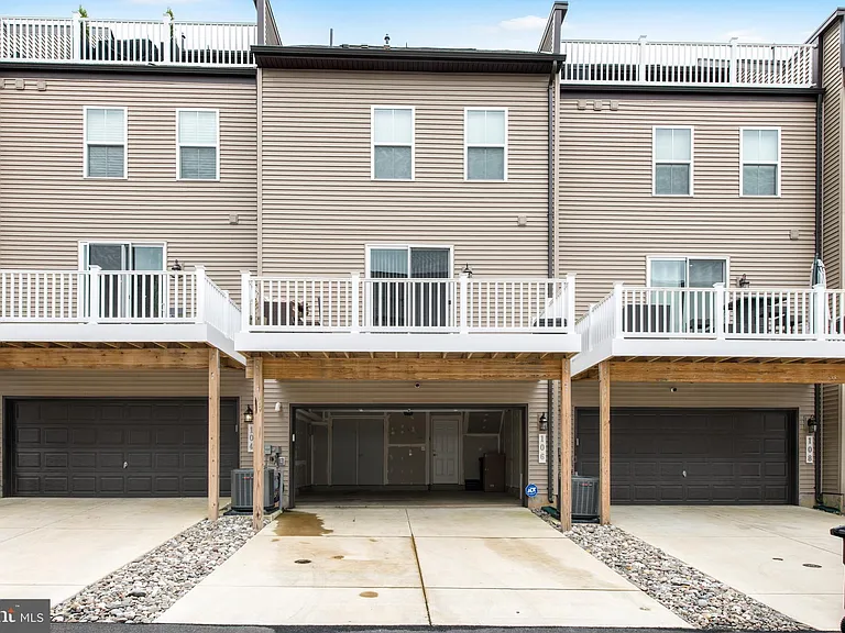 106 Albany Pl — Photo 11