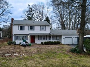 8 Pontiac Dr E, Niantic, CT 06357