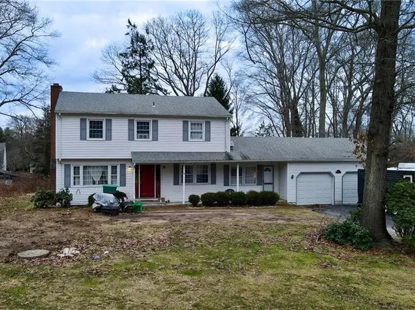 8 Pontiac Drive, East Lyme, CT 06357