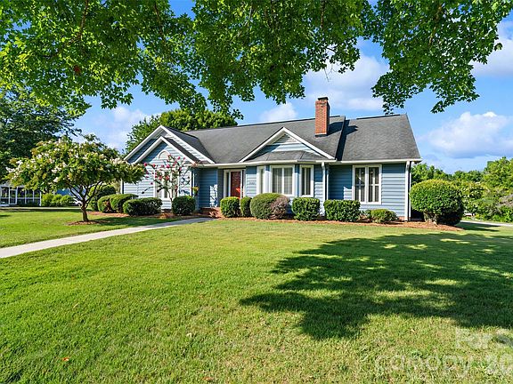 3rd image of 2065 Hightower Rd