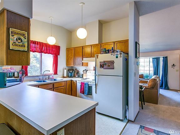 4th image of 13120 Lakeridge Cir NW