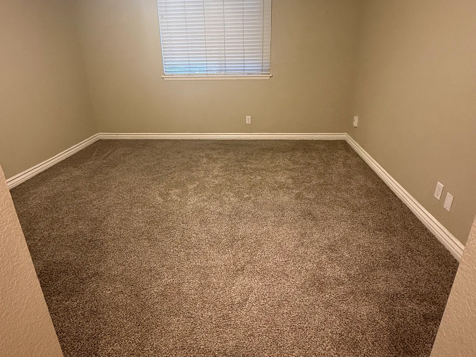 3 bed, 1172 sqft, $3,500 — Photo 3