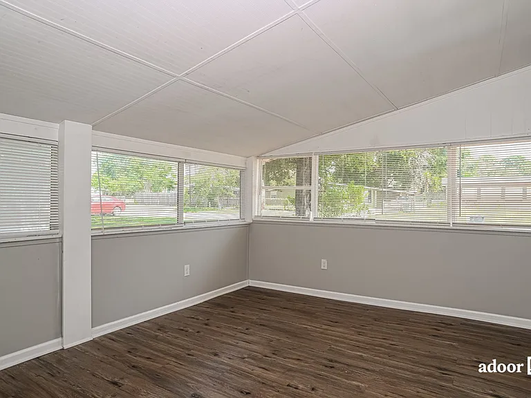 7720 Lazeau Dr — Photo 14