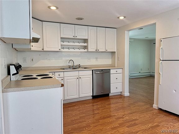 3rd image of 372 Hamilton Ave
