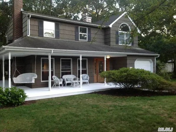 21 Hope Ct, Selden, NY 11784