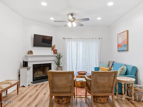 2nd image of 4220 Wilshire Boulevard #204
