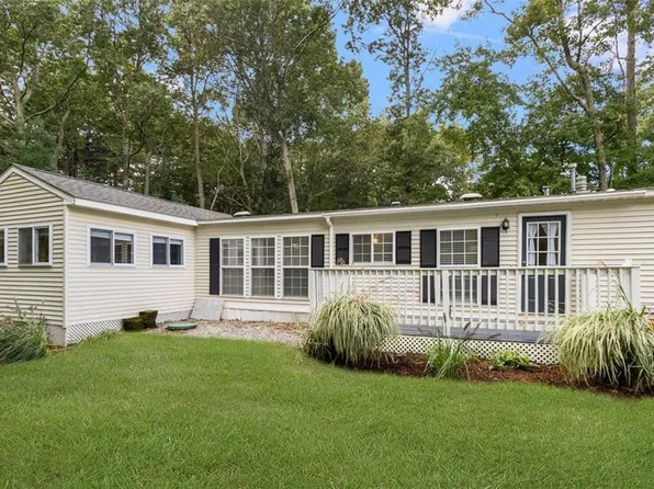 71 Lear Dr, Coventry, RI 02816