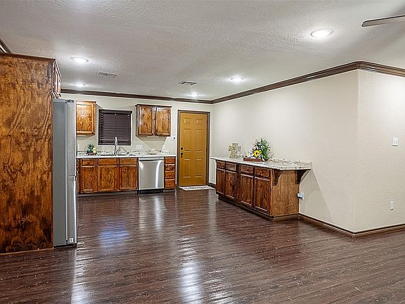 3rd image of 105 Butler Rd