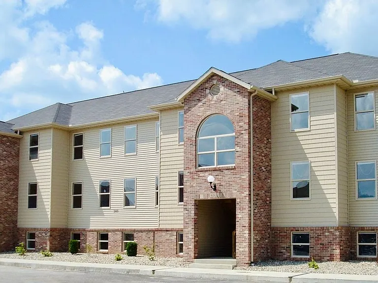 Lakeland Villa Apartments — Photo 13