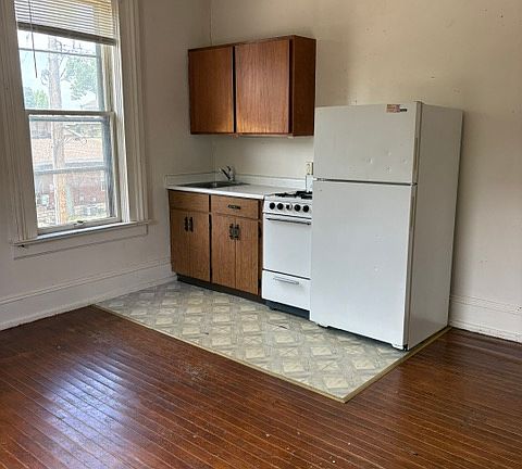 4th image of 821 State St #4