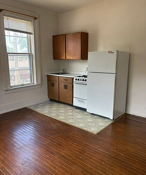 821 State St #4 — Photo 4