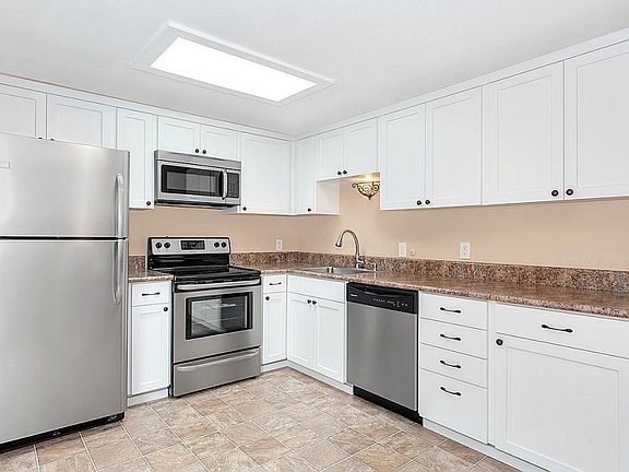 2nd image of 12904 NE 131st St
