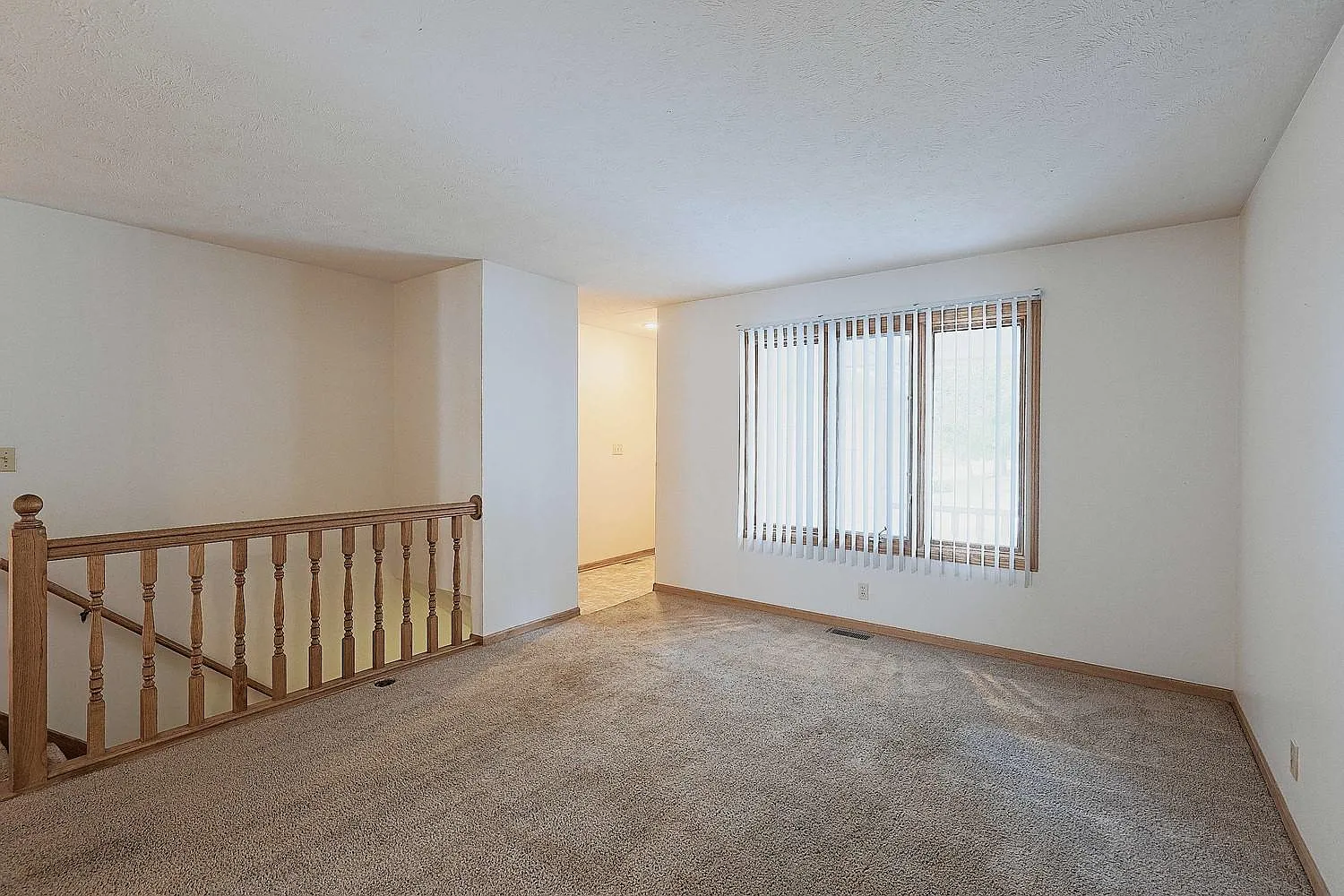 3 bed, 1402 sqft, $1,659 — Photo 2