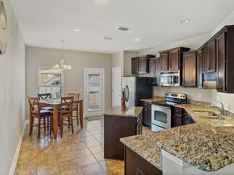 2492 Bentridge Dr W — Photo 10