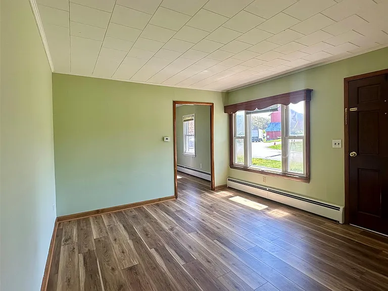 111 Round Hill Rd — Photo 3