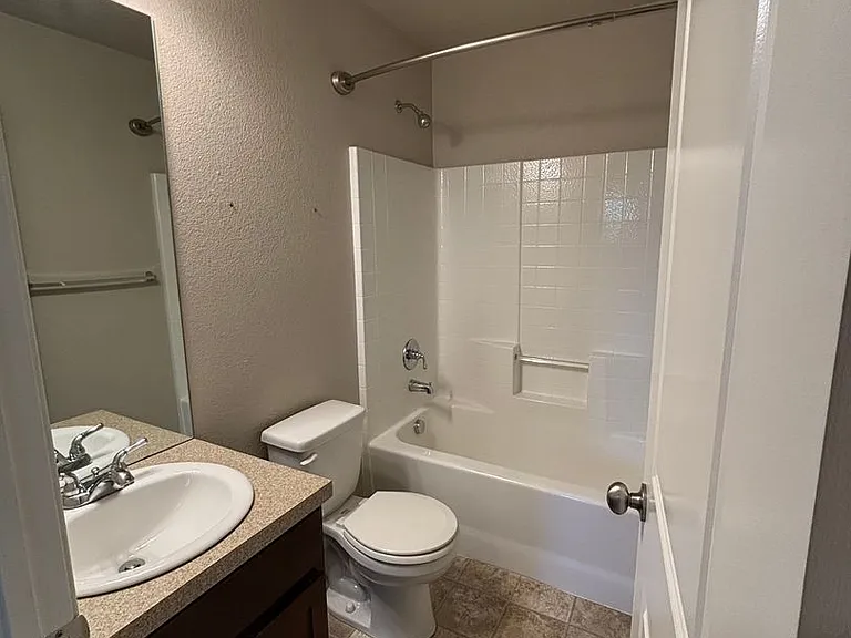 1902 Winamac Dr — Photo 18