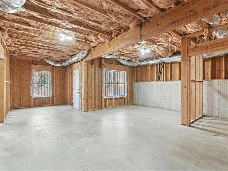 1410 Eastland Rd — Photo 19