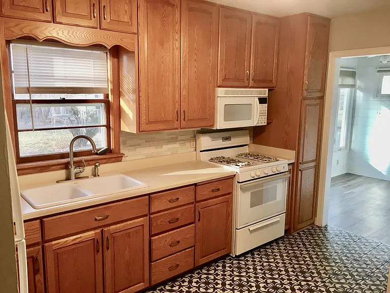 538 SW Southlawn Dr — Photo 5