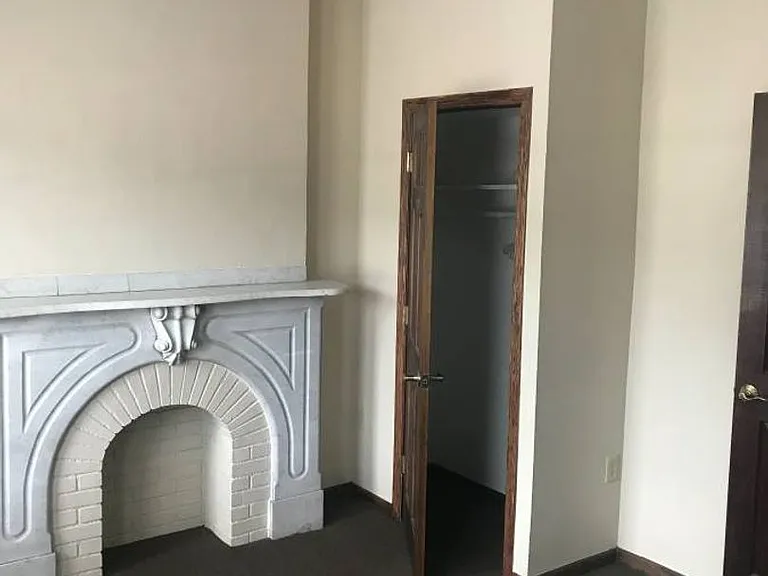 1001 E Cason st — Photo 10