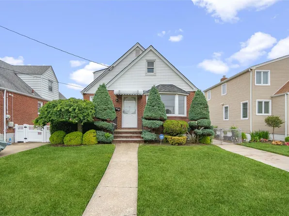 662 Benris Avenue, Franklin Square, NY 11010