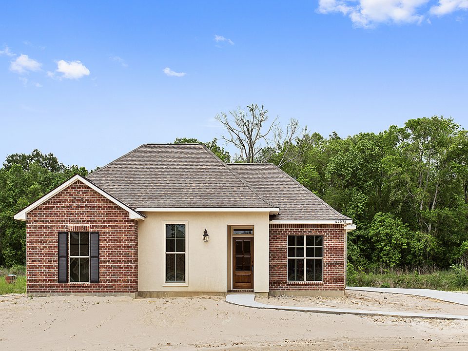 1st image of 44076 Bayou Blvd