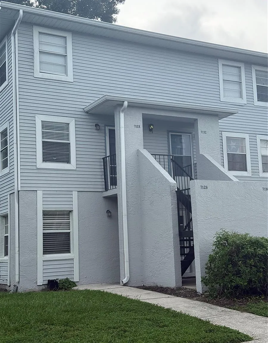 2 bed, 1.5 bath, 864 sqft, $1,700 — Photo 1