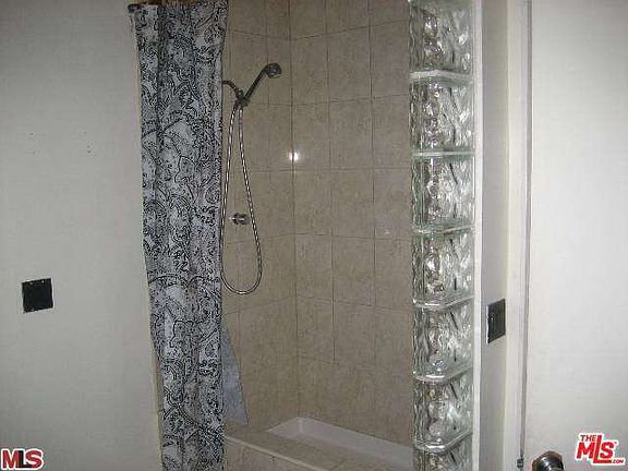 4th image of 13124 Casimir Ave