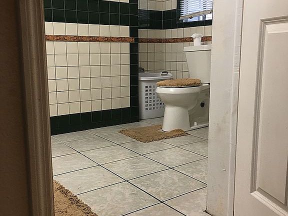 #2 bath large, add a tub!!