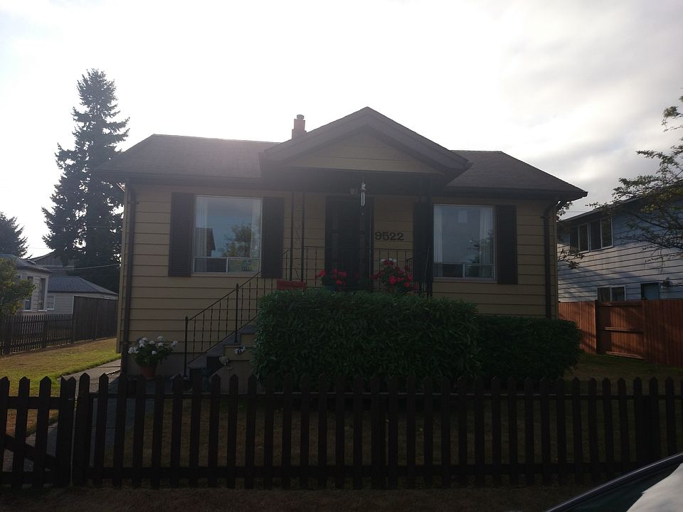 2nd image of 9522 Phinney Ave N