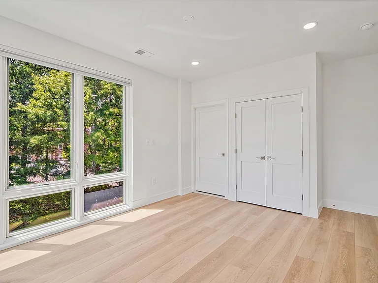 228 W Glebe Rd #201 — Photo 7