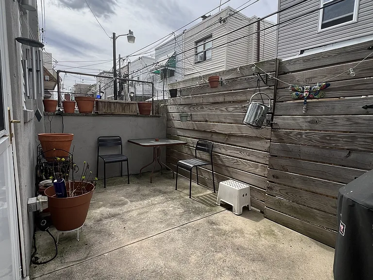 2432 S Hutchinson St — Photo 25