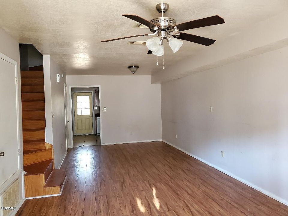 2nd image of 15238 Parkwood Dr N #B