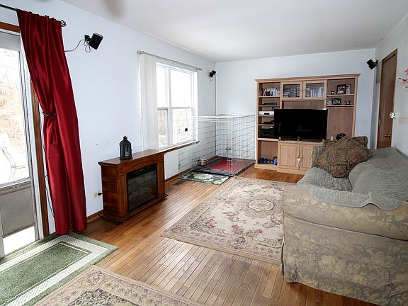 3rd image of 100 W Lindsay Dr