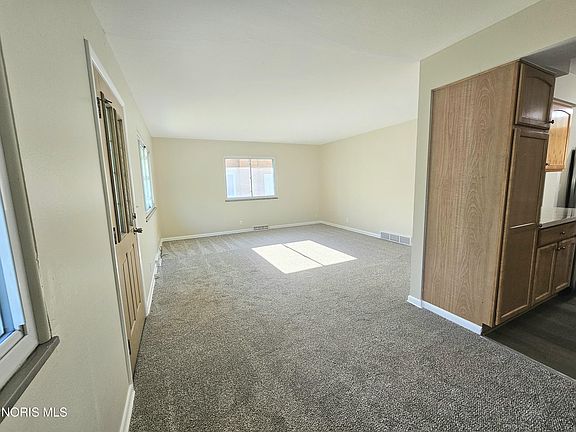 4th image of 2831 E Glenn St