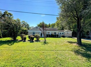 11 W Hawthorne Dr, La Plata, MD 20646