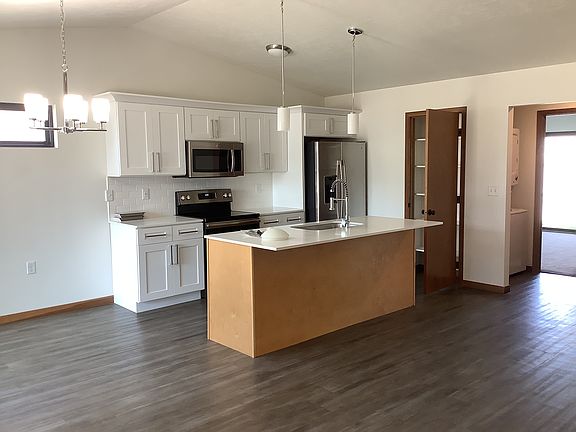 3rd image of 1120 E 4th St