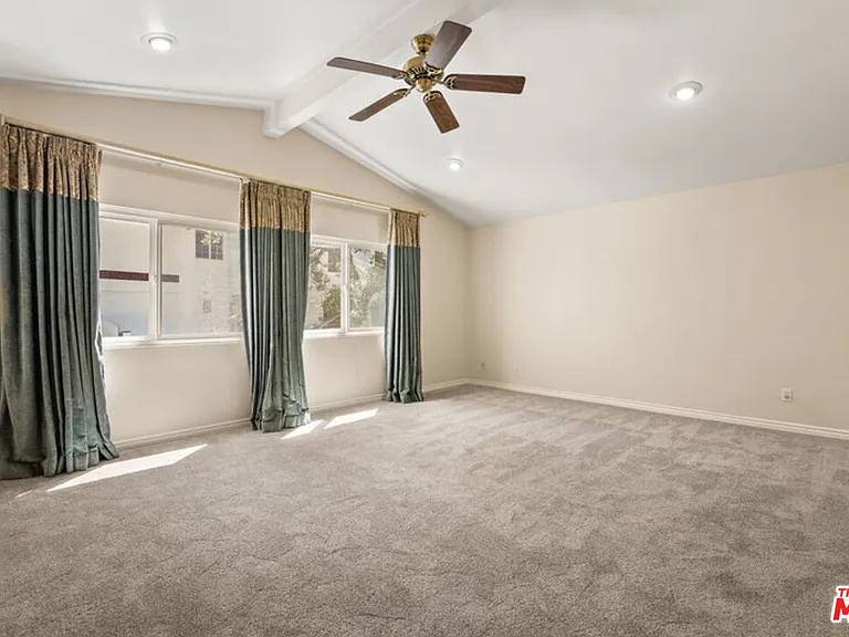 22840 Sparrowdell Dr — Photo 10