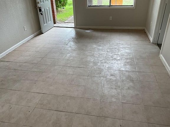 2nd image of 609 W 6th St