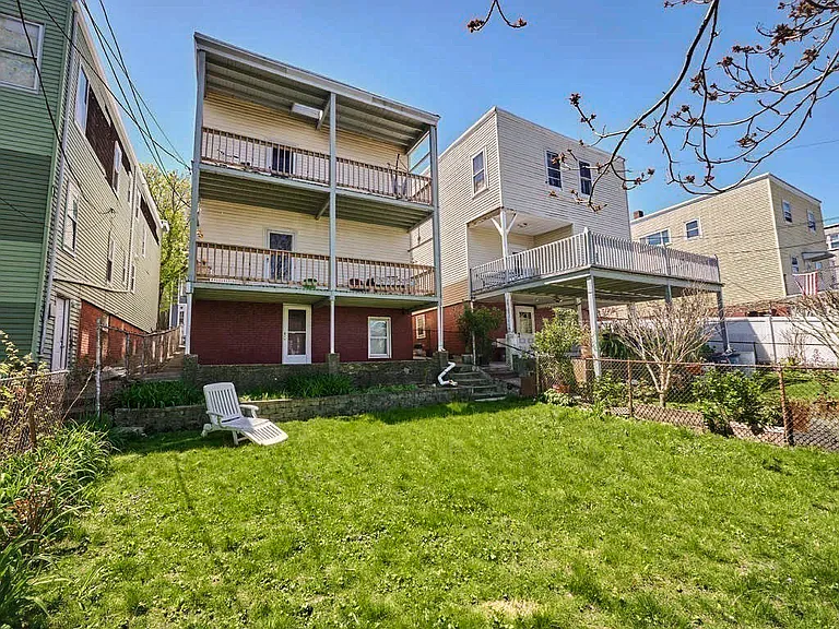 48 Wordsworth St #1 — Photo 11