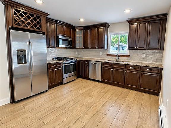 4th image of 25 Union Ave 27