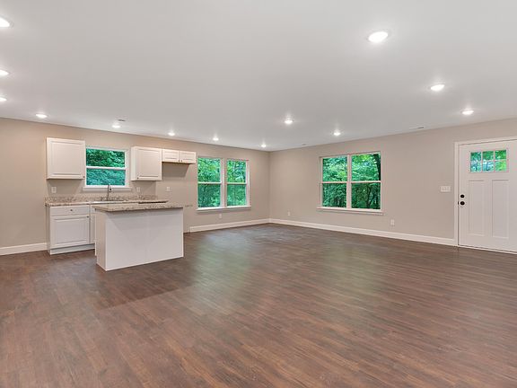5th image of 410 Hollywood Dr